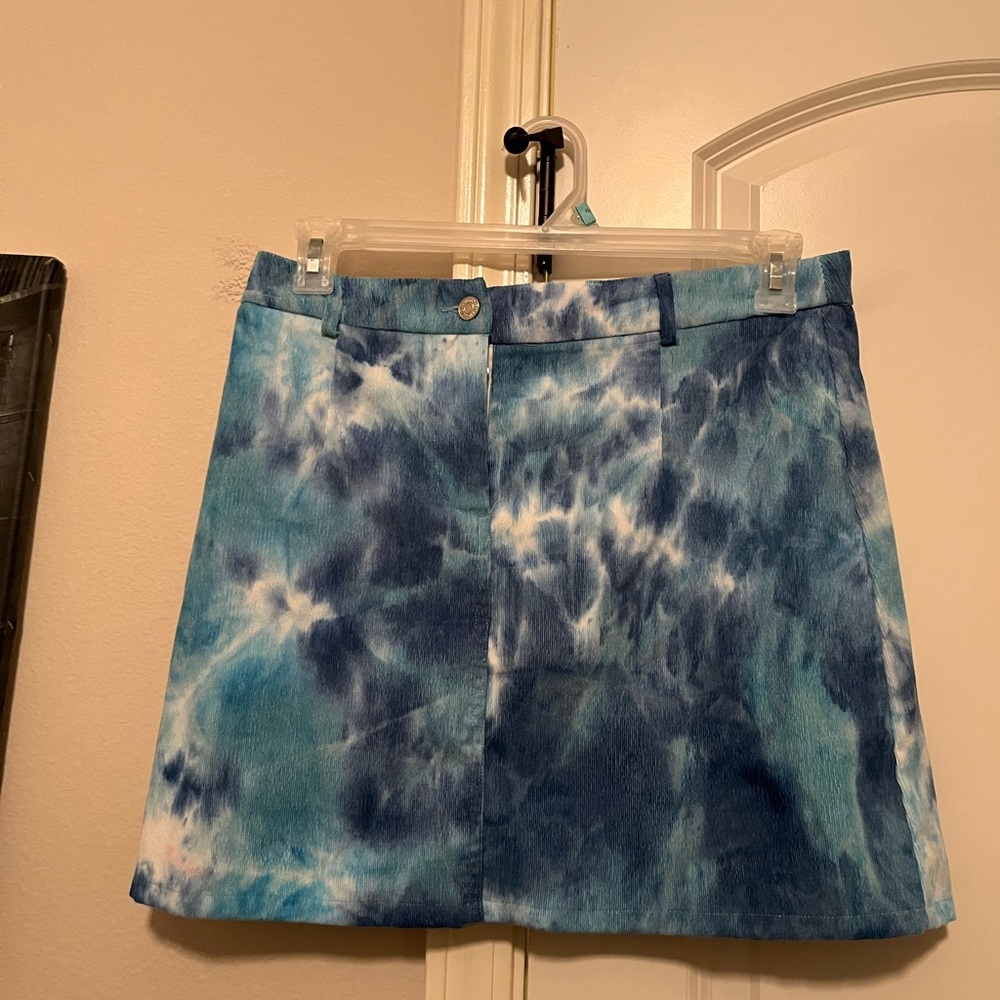 Cute blue tie dye skirt never worn